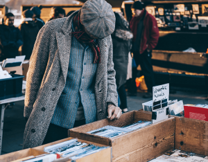 Increase sales at the flea market by following these tips on connecting with your customers.